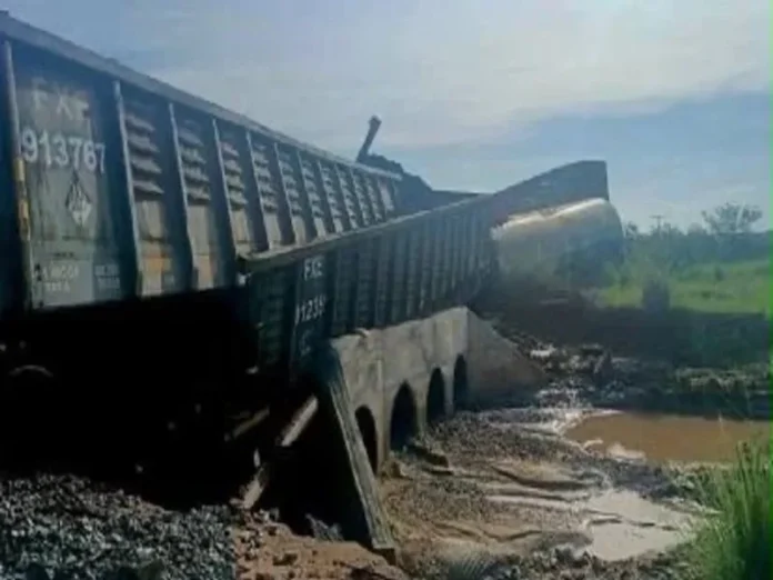 Derrame químico en Sonora después de descarrilamiento de tren cerca de Naco