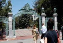 EU acusa a la Universidad de California por discriminación racial durante el proceso de admisión La Universidad de California enfrenta acusaciones de discriminación racial en el proceso de admisión