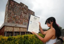 Instruye rector de la UNAM crear comisión que revise procedimiento de examen de admisión luego de polémica Estudiantes revisan sus resultados del examen de admisión en la UNAM