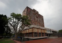 La UNAM suspende las inscripciones tras polémica en examen de ingreso Estudiantes preparándose para el examen UNAM con medidas de seguridad
