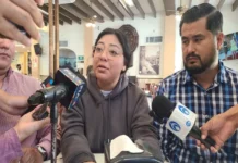 Feminicidio en Veracruz: mujer fue atropellada por su pareja con un tráiler Feminicidio en Veracruz: imagen de una mujer con un cartel que busca justicia para las víctimas de feminicidio