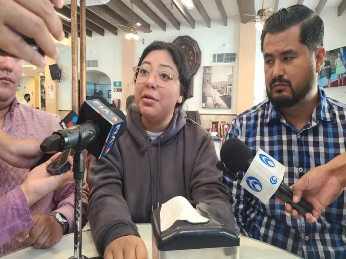 Feminicidio en Veracruz: la lucha por la justicia Feminicidio en Veracruz: imagen de una mujer con un cartel que busca justicia para las víctimas de feminicidio