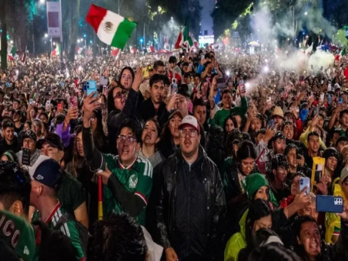 Imágenes de los festejos en Paseo de la Reforma Festejos de México en Paseo de la Reforma con multitud