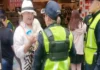 Restricciones en el Fan Fest son contradictorias y una medida desesperada en la CDMX, consideran aficionados Aficionados en el Zócalo para el FIFA Fan Festival con medidas de seguridad