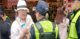 Restricciones en el Fan Fest son contradictorias y una medida desesperada en la CDMX, consideran aficionados Aficionados en el Zócalo para el FIFA Fan Festival con medidas de seguridad