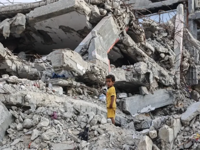 Imagen de destrucción en Gaza Genocidio reproductivo en Palestina: destrucción de instituciones médicas