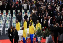 Sudáfrica da el último adiós al futbolista Jayden Adams, fallecido tras el Mundial 2026, con un colorido y emotivo funeral Jayden Adams recibe homenaje en funeral en Sudáfrica