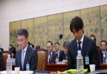 El exentrenador de Corea del Sur es interrogado en el parlamento junto al expresidente de la federación por fracaso en el Mundial 2026 El exentrenador y expresidente de Corea del Sur durante el Mundial 2026