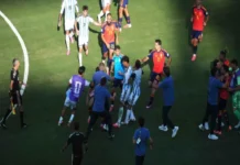 Argentina enfrenta procedimientos disciplinarios de FIFA por incidentes en el Mundial que incluyen la Final, la manta de las Malvinas y cánticos racistas Imagen de jugadores argentinos y españoles en el Mundial 2026 con incidentes