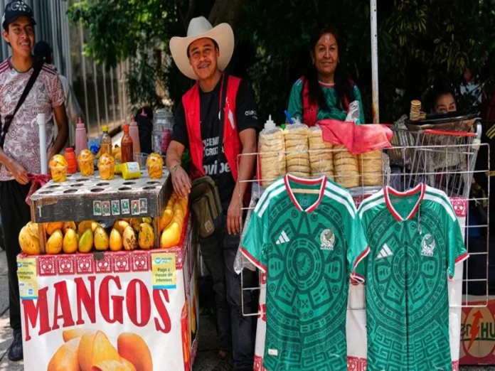 Playeras piratas del Mundial 2026 en venta en la calle