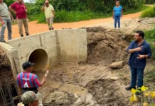 Cirilo Vázquez Parissi supervisa obras públicas en el barrio Tercero de Cosoleacaque Obras públicas en Cosoleacaque para mejorar la infraestructura