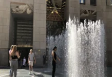 Ola de calor en EU: festejos por aniversario 250 de la Independencia se verán afectados por elevadas temperaturas Persona sudando debido a la ola de calor en EU