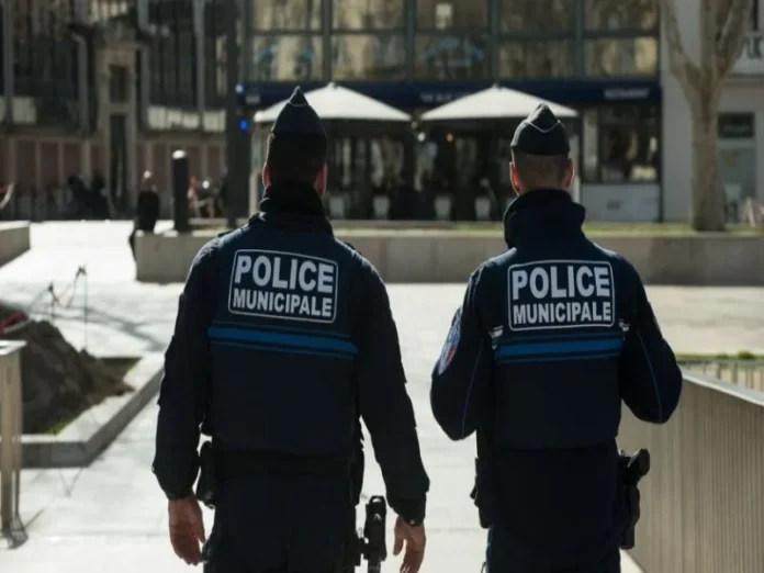 Recién nacidos encontrados en Francia en una vivienda familiar trágica