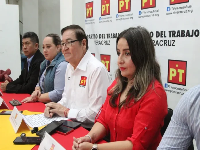 Reforma a la Ley de Transporte en Veracruz El Partido del Trabajo pide reformar la Ley de Transporte en Veracruz para mejorar el servicio público y la competencia equitativa en el estado con la Ley de Transporte