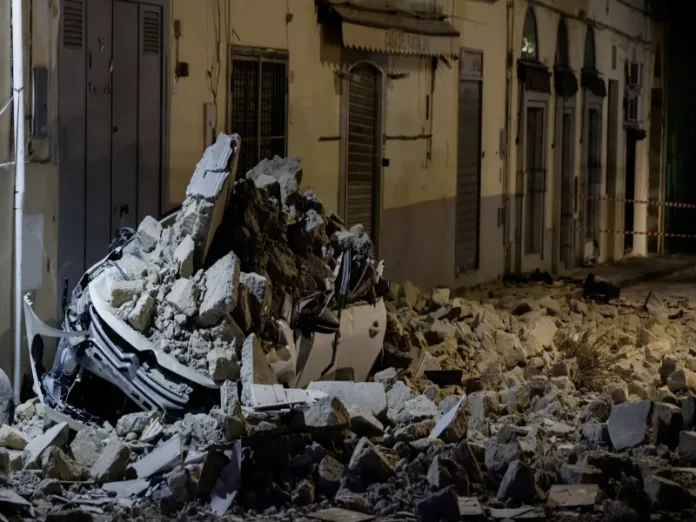 Imagen de daños después del sismo en Italia Sismo en Italia cerca de Nápoles causa daños y heridos
