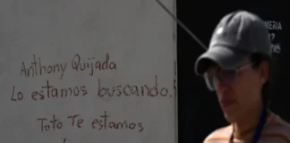 Terremotos en Venezuela: cuando un celular se convierte en la única esperanza bajo los escombros Teléfono móvil utilizado para pedir ayuda durante terremotos en Venezuela