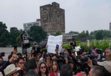 Estudiantes admitidos en la UNAM exigen respetar resultados de admisión Estudiantes admitidos en la UNAM exigen respetar resultados de admisión en México