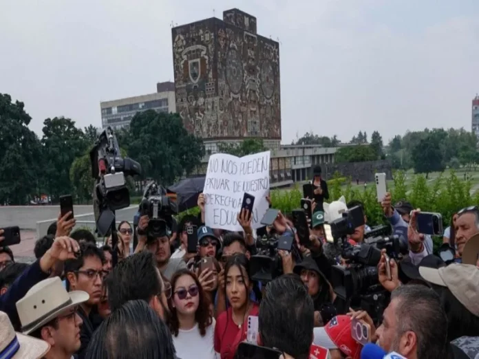 Estudiantes admitidos en la UNAM exigen respetar resultados de admisión en México