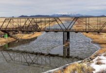 Bajo nivel de lagos al sur de EU provocará escasez de agua y afectará el suministro en México Los lagos Powell y Mead, vitales para el suministro energético de al menos siete estados del país —Arizona, California, Colorado, Nevada, Nuevo México, Utah y Wyoming—, registraron esta semana un desplome que los llevó a sus niveles más bajos en décadas, motivado por la severa sequía que atraviesa la cuenca del río Colorado.