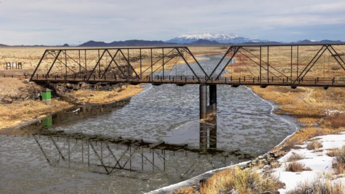 Agua-EU Los lagos Powell y Mead, vitales para el suministro energético de al menos siete estados del país —Arizona, California, Colorado, Nevada, Nuevo México, Utah y Wyoming—, registraron esta semana un desplome que los llevó a sus niveles más bajos en décadas, motivado por la severa sequía que atraviesa la cuenca del río Colorado.