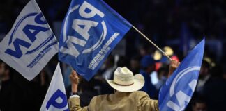 Desaparece el PAN en Coahuila: Pierde su registro estatal tras obtener menos del 3% de los votos Se espera que el próximo lunes, desde el Comité Ejecutivo Nacional se informe la designación de una comisión directiva provisional que tendría la encomienda de reconstruir el partido en el estado, en un plazo de hasta tres años.
