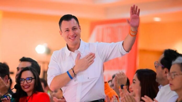 El senador de Movimiento Ciudadano (MC), Luis Donaldo Colosio Riojas, aseguró que "son mamadas" las versiones de que él no nación en Sonora, estado al que aspiraría competir para gobernar en 2027.