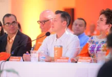 Colosio Riojas llama a militancia de MC en Sonora a «escuchar a la gente» en las calles La presencia de Colosio Riojas generó particular atención entre los asistentes, algunos de los cuales lo recibieron con gritos de “¡Gobernador, gobernador!”, en referencia a la posibilidad de que el senador sea considerado por Movimiento Ciudadano como uno de sus perfiles para competir por la gubernatura de Sonora en 2027.