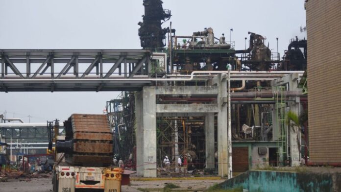 ComplejoPajaritos-Incendio En los últimos diez años, el complejo petroquímico Pajaritos ha registrado tres siniestros y emergencias fuertes.