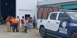 Veracruz: Explosión en taller de pirotecnia en Coscomatepec deja un muerto y dos heridos El inmueble donde ocurrieron los hechos se encuentra ubicado atrás del recinto ferial de Coscomatepec, por lo que varias personas llegaron rápidamente a prestar ayuda luego de la explosión.