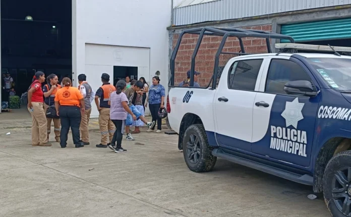El inmueble donde ocurrieron los hechos se encuentra ubicado atrás del recinto ferial de Coscomatepec, por lo que varias personas llegaron rápidamente a prestar ayuda luego de la explosión.