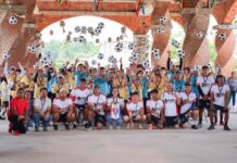 Deporte, valores y nuevas oportunidades para la niñez y juventud de Cosoleacaque Las y los participantes tuvieron la oportunidad de entrenar bajo la guía de instructores calificados, además de recibir orientación y conocimientos para mejorar sus habilidades deportivas. Las prácticas contaron con el asesoramiento del profesor Rafael Jardón Castañeda, exfutbolista profesional y director internacional de Fútbol con Valores.