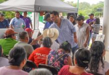 Gobierno de Cosoleacaque lleva atención integral a Coacotla Durante la jornada, el alcalde invitó a los asistentes a aprovechar los servicios médicos y asistenciales disponibles, entre ellos la entrega de sillas de ruedas y medicamentos, exámenes de la vista y sanguíneos, además de la brigada de belleza. También se proporcionó información para incorporarse al programa municipal de Cirugía de Cataratas, que se brinda sin costo.