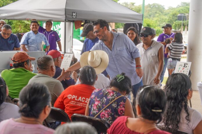 Durante la jornada, el alcalde invitó a los asistentes a aprovechar los servicios médicos y asistenciales disponibles, entre ellos la entrega de sillas de ruedas y medicamentos, exámenes de la vista y sanguíneos, además de la brigada de belleza. También se proporcionó información para incorporarse al programa municipal de Cirugía de Cataratas, que se brinda sin costo.