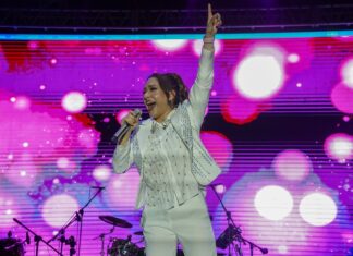 Nadia cierra con broche de oro una Jornada de Valores en #Cosoleacaque La presentación de Nadia permitió reunir nuevamente a las familias en un espacio de sana convivencia, donde la música se convirtió en un medio para transmitir un mensaje de esperanza y recordar que los valores se construyen desde el hogar y se reflejan en la manera en que nos relacionamos con los demás.