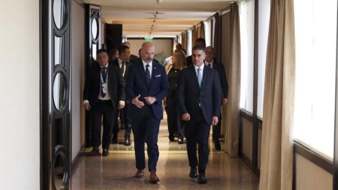 DEA-Corrupción El titular de la Administración de Control de Drogas, Terry Cole, advirtió este sábado que la agencia está comprometida a exponer a los funcionarios y las redes que ponen los intereses de los cárteles por encima de los intereses de las personas que juraron servir.
