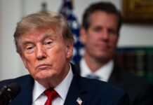 Salud de Donald Trump preocupa a médicos: Subió más de 10 kilos en los últimos 3 años A pesar de su condición de salud, expertos consideran que el envejecimiento de Trump ha sido saludable, y además de su agenda semanal, juega golf los fines de semana.