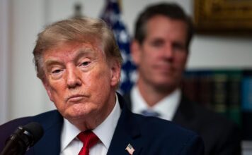 Salud de Donald Trump preocupa a médicos: Subió más de 10 kilos en los últimos 3 años A pesar de su condición de salud, expertos consideran que el envejecimiento de Trump ha sido saludable, y además de su agenda semanal, juega golf los fines de semana.