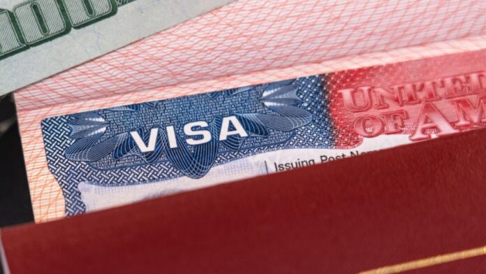 EU-RevocaciónVisas De concretarse, sería la revocación de visas más numerosas en la historia de Estados Unidos y probablemente enfrentaría impugnaciones legales.