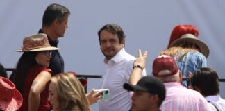 FGR niega contar con testigo protegido que señale al hijo de AMLO por “huachicol” fiscal En conferencia de prensa este domingo, el PAN afirmó que existe un testigo protegido que ha implicado a Andy López Beltrán con una red de "huachicol" fiscal y afirman que esto motivó a Estados Unidos a retirarle su visa.