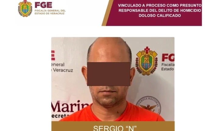 FGVer-Roxana De acuerdo con la Fiscalía General del Estado, Sergio “N” habría participado en los hechos en los que perdió la vida la comunicadora, identificada inicialmente por las autoridades mediante las iniciales R.B.G.R., sin embargo la dependencia no precisó cuál habría sido la intervención específica del señalado ni las circunstancias en las que fue detenido.