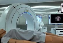 Inservible el quirófano robótico del IMSS-Bienestar, inaugurado como el más avanzado de Latinoamérica El equipo, con capacidad para realizar 42 tipos de procedimientos, apenas ha sido utilizado en 19 ocasiones y únicamente como un quirófano convencional, sin emplear el robot. Personal médico advierte que las pruebas para encenderlo provocan variaciones de voltaje que ponen en riesgo tanto al equipo como a áreas críticas del hospital.