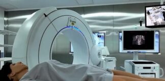 Inservible el quirófano robótico del IMSS-Bienestar, inaugurado como el más avanzado de Latinoamérica El equipo, con capacidad para realizar 42 tipos de procedimientos, apenas ha sido utilizado en 19 ocasiones y únicamente como un quirófano convencional, sin emplear el robot. Personal médico advierte que las pruebas para encenderlo provocan variaciones de voltaje que ponen en riesgo tanto al equipo como a áreas críticas del hospital.