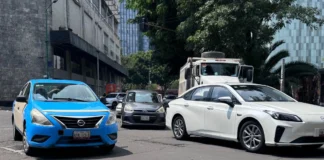 Baches, principal problema de ciudades: Inegi Después de los baches, las fallas y fugas en el suministro de agua, con 65.4 por ciento, ocupan el segundo sitio entre los problemas que la población identifica como más importantes en su ciudad. A continuación están las coladeras tapadas por la acumulación de basura, con 60.4; embotellamientos en calles y avenidas (59.4 por ciento), y la saturación o servicio deficiente en hospitales, de acuerdo con la ENSU.