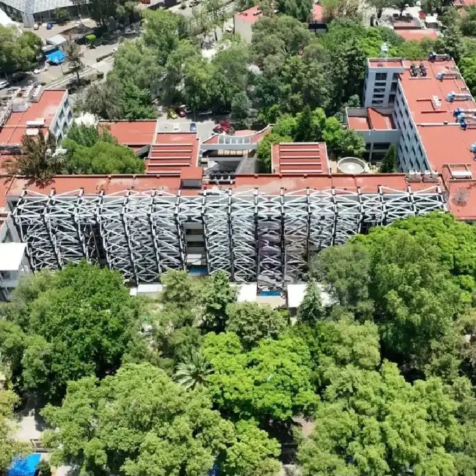 El IPN detalló que el sector de posgrado se deslindó del movimiento de huelga en un documento, luego que presuntamente una de sus compañeras se desmayara al interior de las instalaciones de la ENCB, y quien no habría sido auxiliada.