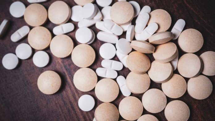 ISO-Fenta En el documento más reciente, de agosto de 2026, Naciones Unidas informó que la droga isotonitazeno, mejor conocida como ISO, debe de comenzar a ser vigilada al representar “una grave amenaza a la salud pública”.