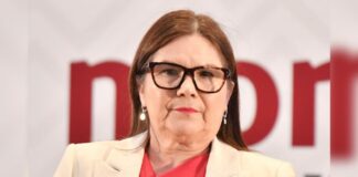 En su primera gira de trabajo por Sinaloa, Imelda Castro evita hablar de su cercanía con Rocha Moya Durante una conferencia de prensa, a la coordinadora le preguntaron si, de cara a la gubernatura que se disputará el próximo 2027 en el estado de Sinaloa, ella se deslindaría del exmandatario sinaloense.