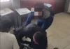 Investigan al maestro grabado mientras presuntamente jugaba con estudiantes por posible abuso sexual El martes 18 de agosto, circuló en redes un video donde fue grabado un maestro abrazando a un adolescente mientras hacía movimientos de connotación sexual.