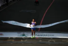 Maratón Internacional de la Ciudad de México: el peruano Cristhian Pacheco, el gran triunfador Cristhian Pacheco se mantuvo en el grupo puntero los primeros 25 kilómetros en la edición 43 del Maratón Internacional de la Ciudad de México. Cauteloso, el peruano mantuvo la calma hasta el kilómetro 30, cuando tomó la delantera y se enfiló al triunfo en el recorrido capitalino.