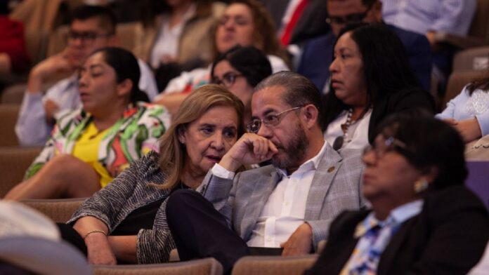 La bancada de Morena en la Cámara de Diputados definirá este domingo quién relevará a Hugo Eric Flores Cervantes en la presidencia de la Sección Instructora entre una expriista, un exvocero del movimiento #YoSoy132 y un dirigente aguacatero.