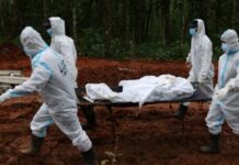 Continúan las labores de búsqueda para dar con el paradero de casi 600 extranjeros tras inundaciones en Nepal Recientemente la cifra de personas muertas se elevó a 919, mientras que más de 4 mil 700 aún no han podido ser localizadas.
